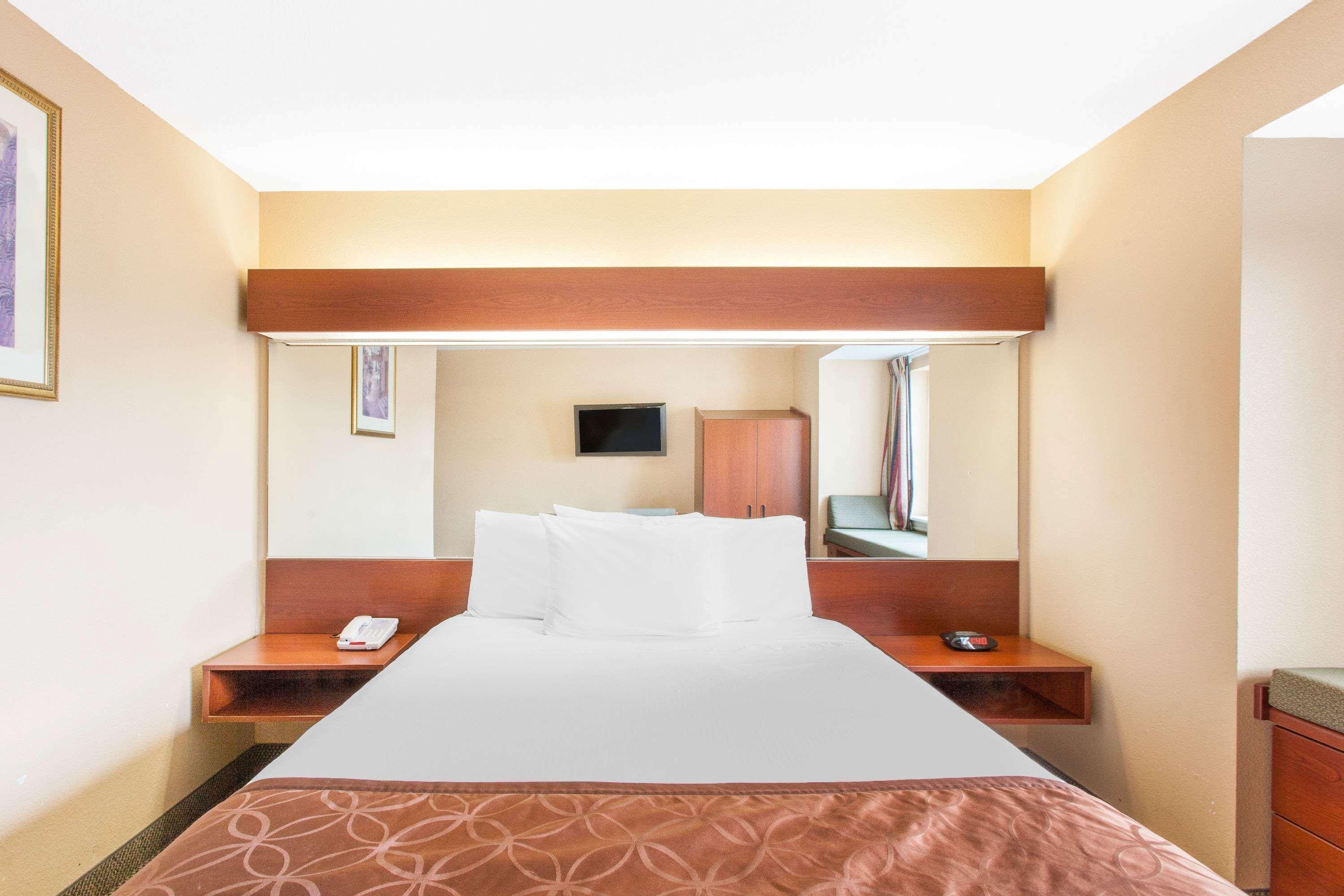 Microtel Inn By Wyndham Rogers Exterior foto