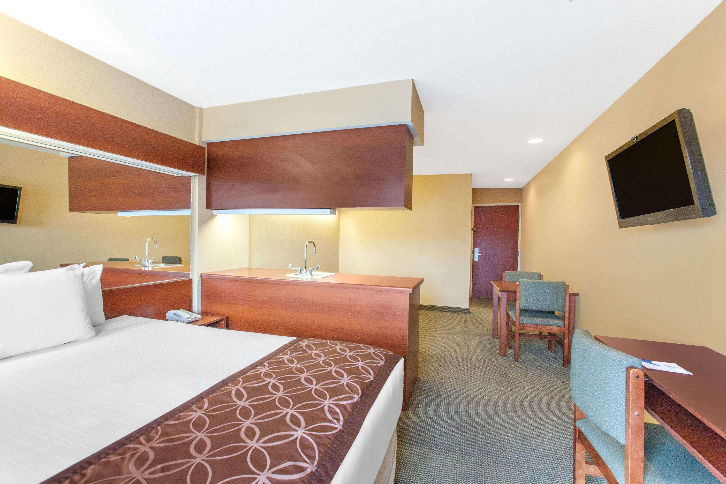 Microtel Inn By Wyndham Rogers Exterior foto